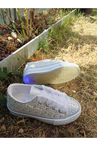 Scarpe Magiche Kız Çocuğu Gümüş Renkli Bağcıklı Ayakkabı 31-35 Numara Arası Işıksızdır Gümüş