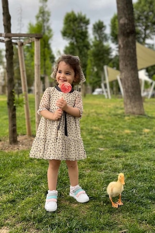 Siyah Kurdele Detaylı Minik Çiçekli Şifon Tül Tasarım Kız Çocuk Bebek Elbise Ve Toka Takımı 001