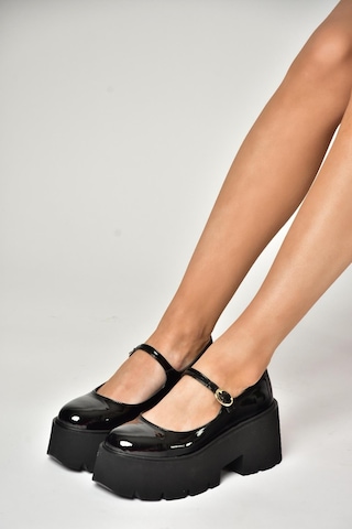 Fox Shoes U272906708 Siyah Rugan Dolgu Tabanlı Kadın Ayakkabı Siyah-rugan