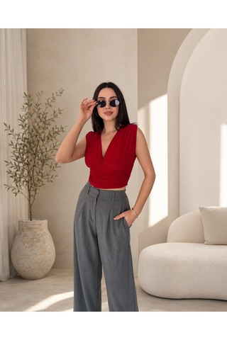 İkales Vatkalı Kolsuz V Yaka Drapeli Crop Bluz Likralı Fit Kırmızı