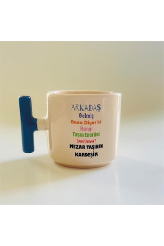 Arkadaş Gelmiş Bana Diyor Ki Renkli Baskılı Mavi Kulplu T Kupa