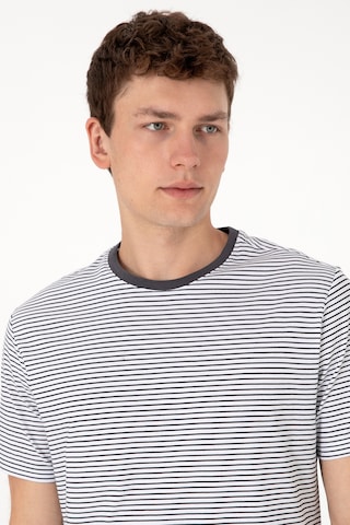 U.S. Polo Assn. Erkek Regular Fit Bisiklet Yaka Siyah Çizgili Tişört 50306898-VR046