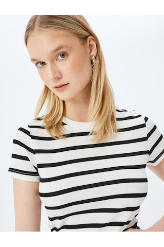 Koton Basic Çizgili Bisiklet Yaka Kısa Kollu Kaşkorse Slim Fit Tişört Ekru Çizgili 5sal10047ık Ekru