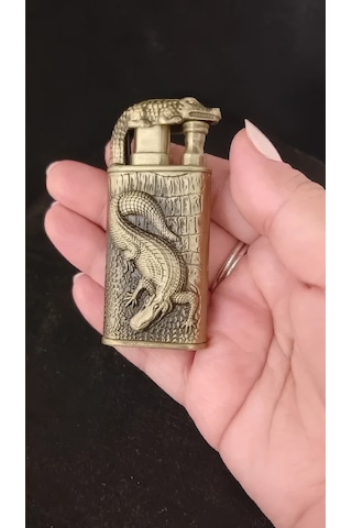 Kabartma Kertenkele/timsah Desenli Antik Gold Çakmak Çok Renkli