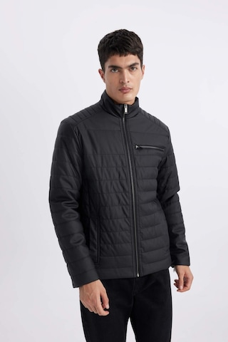 DeFacto Su İtici Slim Fit Suni Deri Mont Dar Kesim Dik Yaka Fermuarlı Cepli B3568AX24SPBK27