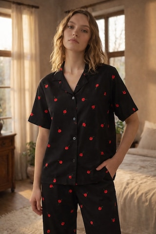 Seamlife Kadın Önden Düğmeli Maskülen Gömlek Yaka Dokuma Pamuk Saten Kumaş Göğüs Cepli Kısa Kollu Pijama Takımı Siyah