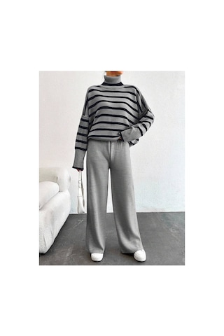 Herkesemoda Kadın Gri Balıkçı Yaka Oversize Triko Takım Gri