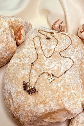 V Model Zirkon Taşlı Yoncalı Altın Gold Renk Paslanmaz Çelik Kolye Altın