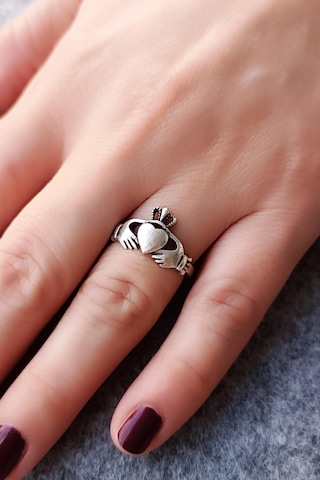 Taçlı Kalp Şekilli Gümüş Kaplama El Yapımı Kadın Yüzük Çok Renkli