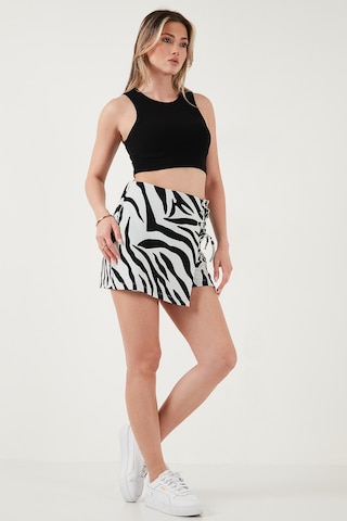 Lela Desenli Slim Fit Yüksek Bel Bağlama Detaylı Bayan Şort Etek 5865358 Siyah