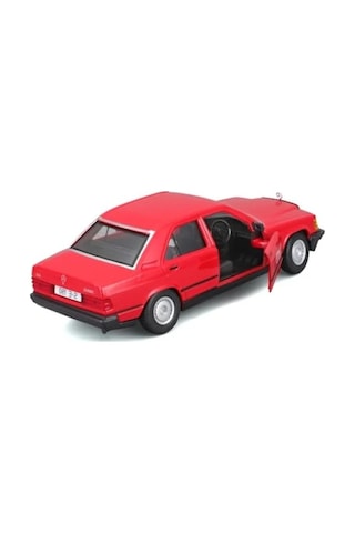 1:24 Ölçeğinde Kırmızı Model Araba - Mercedes 190e 1987 .