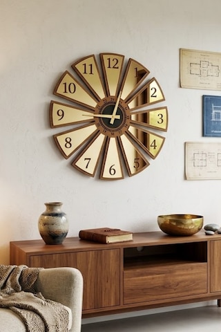 Dekoratif Ahşap Duvar Saati Parçalı Tasarım Modern Duvar Saati Sessiz Mekanizmalı 30x30cm Ahşap - Altın