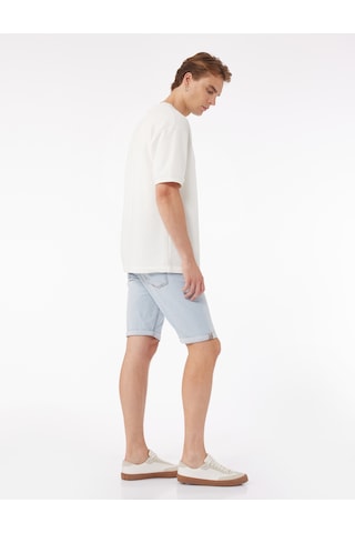Koton Katlamalı Paça Cep Detaylı Pamuklu Slim Fit Jean Şort Açık İndigo 5sam40191nd Açık İndigo