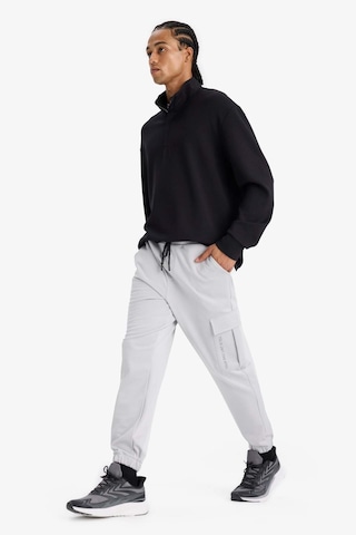 DeFactoFit Sporcu Jogger Eşofman Altı Standart Fit Üç Cepli Beli Bağcıklı Lastikli Paça D3741AX24WNGR523 Gri