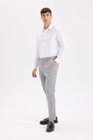 DeFacto Tailored Fit Normal Kesim Düz Paça Her Yöne Esneyen Yazlık Kumaş Pantolon C7508AX25SPGR370