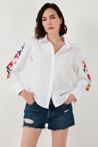 Lela Pamuklu Balon Kollu Regular Fit Çiçek Nakışlı Bayan Gömlek 611Go003 Beyaz