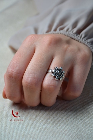 Kadın Taşlı Metal Yüzük Uzun Ömürlü,şık Tasarım 40 Lı Kutu Çok Renkli