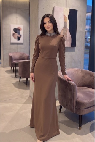 Dorne Moda Taş İşlemeli Yaka Ve Kol Detaylı Uzun Davet Elbisesi Kahverengi Kahverengi