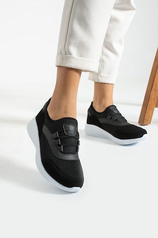 Siyah Beyaz Anatomik Esnek Taban Slip-on Spor Ayakkabı Günlük Sneaker Siyah-Beyaz