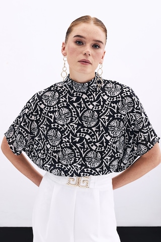 Sateen Kısa Kol Desenli Bluz - Siyah-135898 Siyah