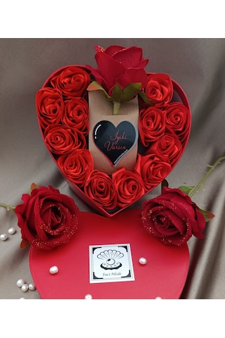 İnci Mode İyiki Varsın 12+1 Çiçekli Kalpli Kutu Hediyelik Çiçek Kutusu Kırmızı