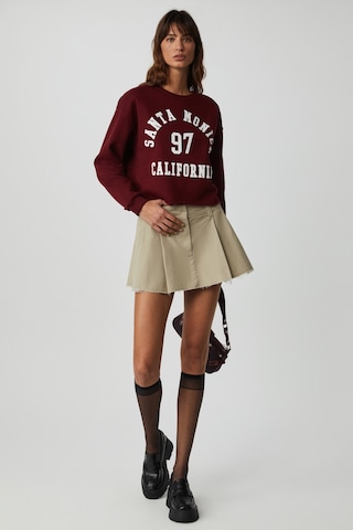 ETHIQUET JAE YN Kadın Uzun Kollu Yuvarlak Yaka Önü Baskılı Düşük Omuz Kısa Bordo Sweatshirt