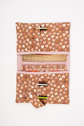 Kitap Ve Defter Kılıfı Kalp Desenli Çok Bölmeli Kumaş Organizer 19x26 Cm