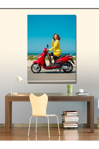 Kanvas Tablo Kırmızı Scooter Ve Kadın 70cmx100cm
