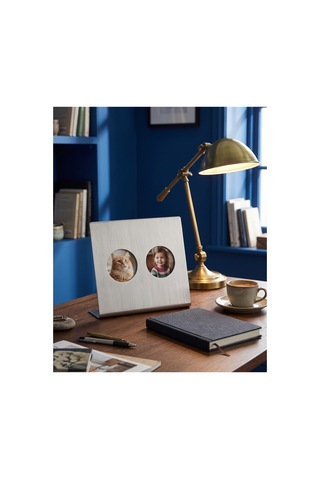 Dizör Çift Daire Pencereli Masa Çerçevesi 304 Paslanmaz Çelik, Fırçalı, L Formlu Masaüstü Fotoğraf Çerçevesi, 2 X Ø7 Cm
