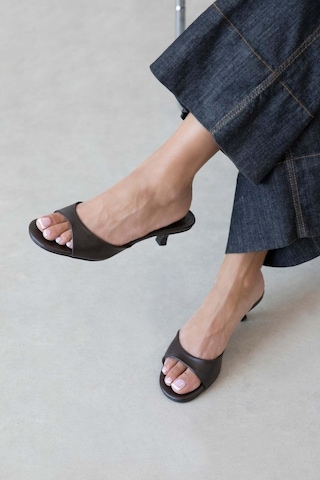 Wolk Shoes Denis Kadın Topuklu Kırışık Deri Sandalet Kahverengi