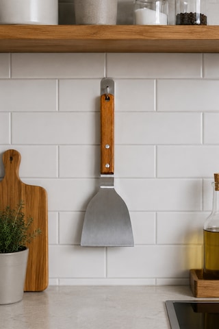 Japon Spatulası Bıçaklı Ve Delikli - Profesyonel 304 Kalite - Teppanyaki Stil Spatula - Ahşap Akasya Saplı - Hem Dekoratif Hem Pratik Paslanmaz Çelik