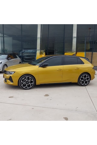 2022 - 2024 Opel Astra L Uyumlu Marşpiyel Çıtası Piano Black