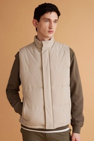 Defacto Slim Fit Dar Kesim Polo Yaka Yelek Astarlı Fermuarlı Çıtçıt Kapamalı Cepli Mevsimlik Hafif B6862ax24spbg712 Bej