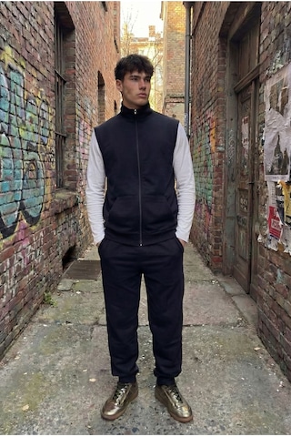 Erkek Siyah Dik Yaka Fermuarlı Yelekli 3 Lü Eşofman Takımı Beyaz Basic Sweatshirt & Jogger Alt Siyah Beyaz