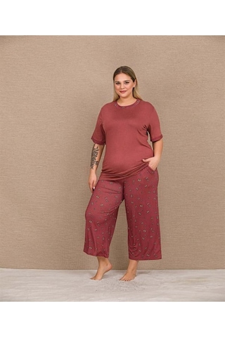 Lisinya Closet Büyük Beden Viskon Şık Tasarım Kelebek Desenli Bordo Kısa Kol Kapri Takım Bordo
