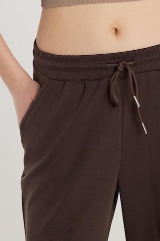 Tudors Kadın Modal Kumaş Regular Fit Normal Bel Çift Cep Beli Bağcıklı Kahverengi Eşofman Altı-33588