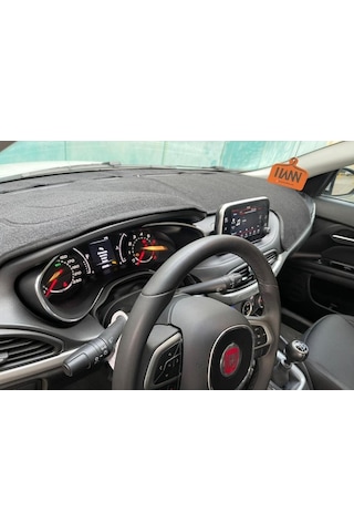 2015-2020 Modellerine Uygun Fiat Egea Ekranlı Torpido Koruma Halısı Siyah Kenar Renk Siyah