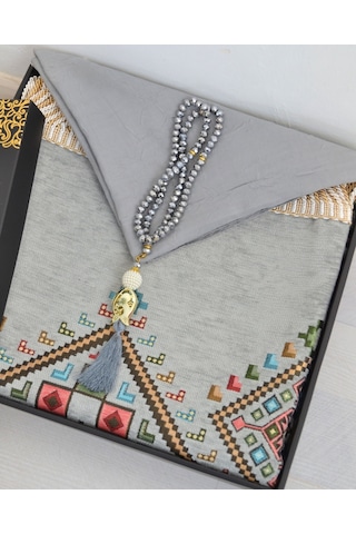 Çeyizlik Hediyelik Seccade Eşarp Tesbih Set Kilim Desenli Kadife Astarlı Seccade, Eşarp, Kristal Tesbih Özel Kutulu Lüks Hediye Seti Gri
