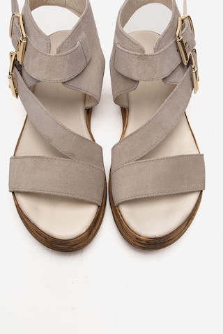 Luvishoes Lorentıs Bej Süet Hakiki Deri Çift Tokalı Kadın Sandalet