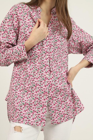 Kırmızı V Yakalı Ve Desenli Gömlek Karışık Çok Renkli