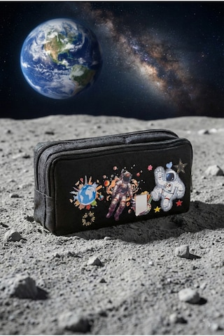 Uzay Ve Astronot Desenli Siyah Kalemlik Çift Bölmeli Fermuarlı Geniş Hacimli Okul Kalem Kutusu Siyah
