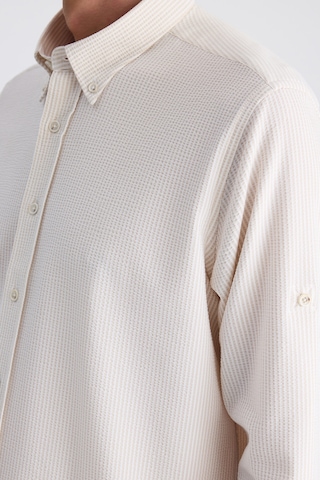 D'S Damat Ds Damat Regular Fit Koyu Bej Çizgi Desenli Pamuklu Gömlek 4hc02sn062650 Bej