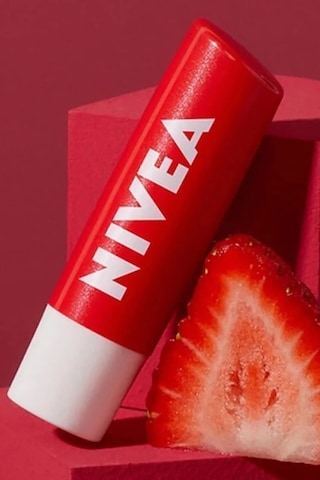 Nivea Lip Dudak Bakım Kremi Çilek