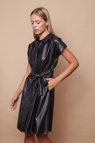 Kadın Hafif Likralı Ekolojik Deri Yakalı Düşük Omuzlu Yan Cepli Düğmeli Diz Boy Elbise-siyah Siyah