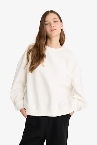 Defacto Coool Oversize Fit Bisiklet Yaka Kalın Sweatshirt A4177AX23WNWT32 Beyaz
