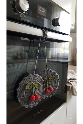 El Örgüsü Amigurumi Kiraz Motifli Fırın Tutacagı Gri - Koyu Gri