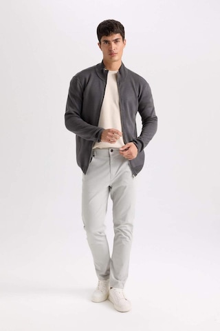 DeFacto Yazlık Gabardin Chino Kanvas Pantolon Slim Fit Dar Kesim Dar Paça Cepli B2089AX25SPGR296