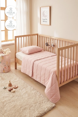 Ocean Home Textile %100 Pamuk Kumaş Kapitoneli Pembe Çok Amaçlı Bebek Yatak Örtüsü Seti 1 Adet 100 X 150 / 1 Adet 37 X 47 Cm