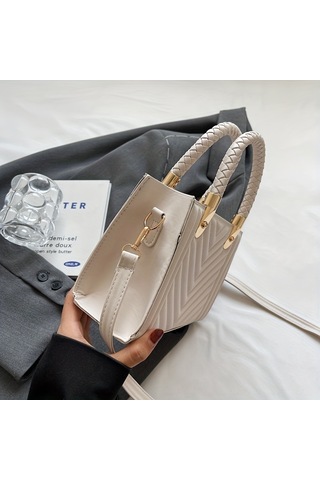 Klasik Kapitone Detaylı Kare Bayan Çanta