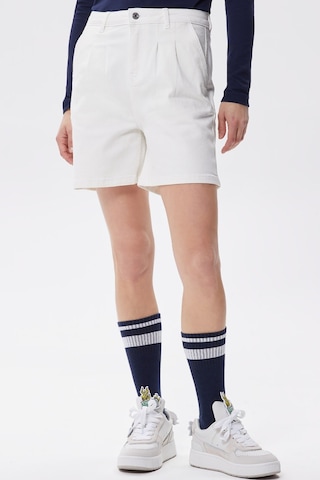 Lacoste Women's Loose Fit Denim White Bermuda Jean Shorts Kadın Bol Kesim Kot Şort Beyaz